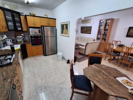 קרית ספר 16, כצנלסון