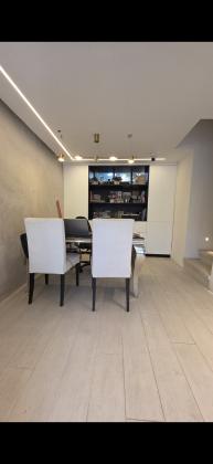 אבני חן 1, אבני חן