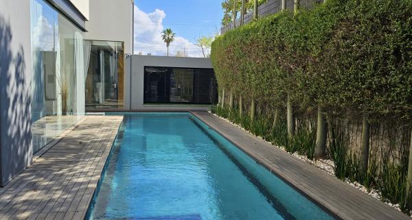 גלי תכלת, הרצליה פיתוח