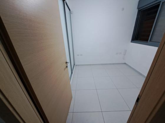 ירושלים 3, הראשונים