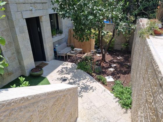 ענבר 43, רכס חלילים