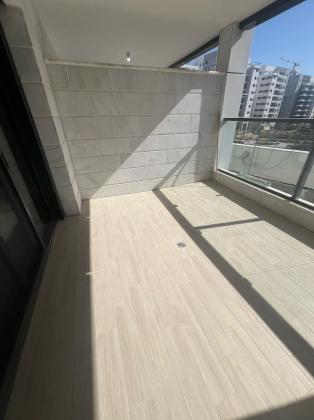 שער יפו 3, נוריות