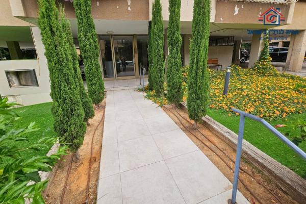 הרב מימון, קרית עבודה