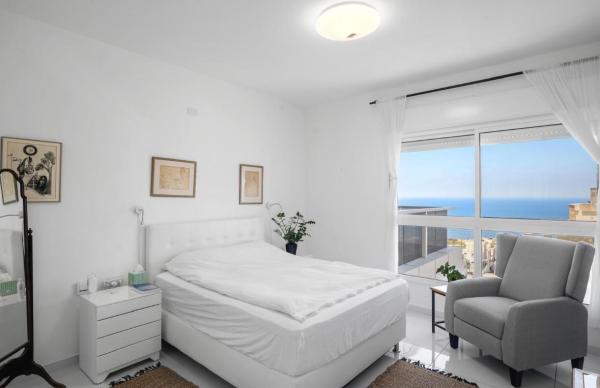 בני בנימין 33, גלי הים