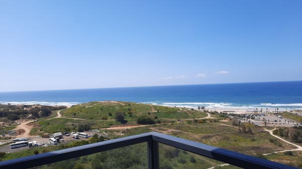 עפרה חזה 5, פארק הים