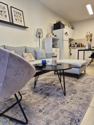 מירון 12, נוה שאנן