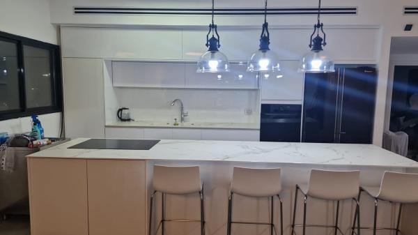 אריק איינשטיין 1, נווה שרון