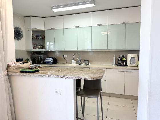 שדרות ביאליק 40, הדר