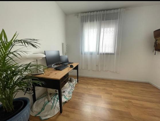 אהבת אדם 32, שרונה