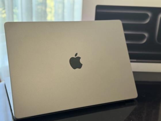 Apple MACBOOK PRO
