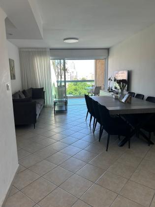 צביה לובטקין 40, כפר שלם