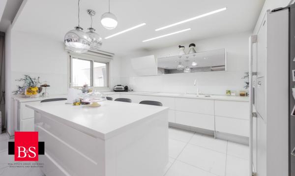 הברוש 5, קרית השרון