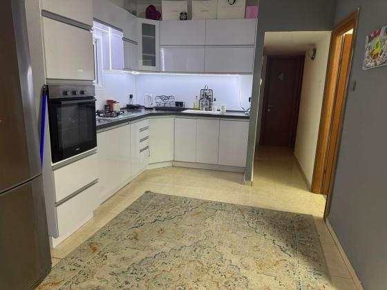 אחד העם 11, דרום מערב