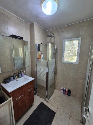 מגידו 1, קריית שרת