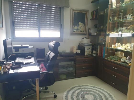 נתן יונתן 20, עיר ימים