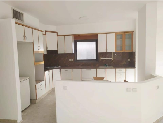 בן יהודה 12, מרכז