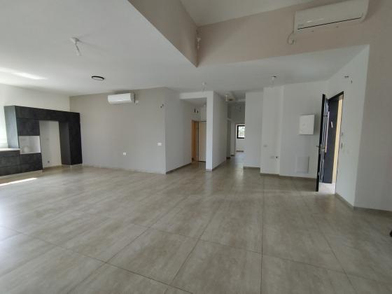 אלי עמיר 13, מרכז העיר