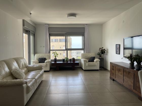 רוגוזין 27, רובע ד