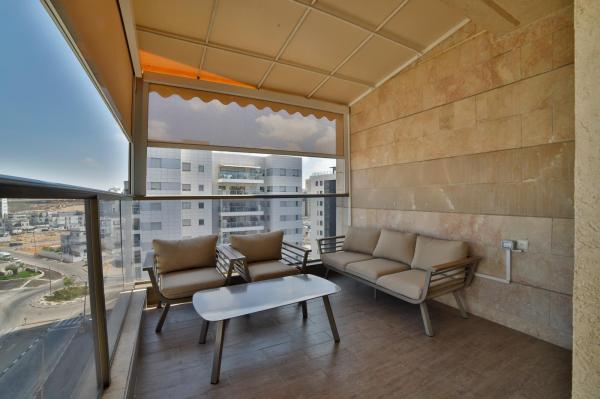 אהוד מנור, קרית אילון