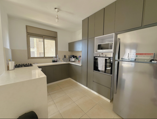 בני בנימין 25, גלי הים