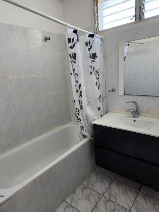 השומרון 9, פנחס ספיר