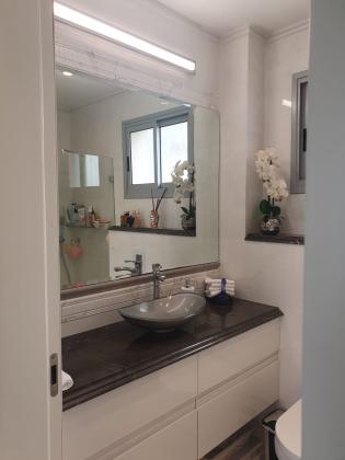 נתן יונתן 20, עיר ימים