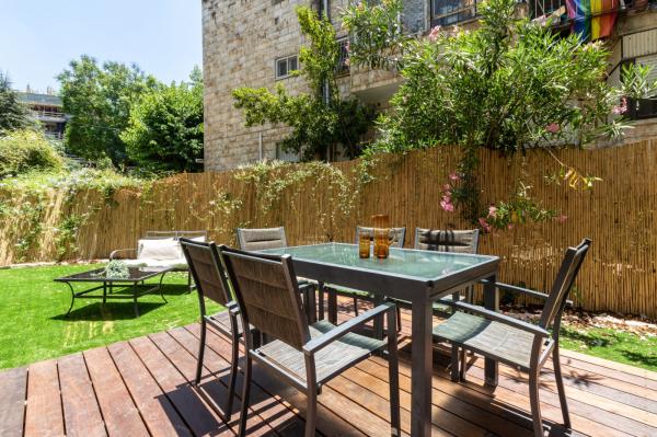 עזה 54, רחביה