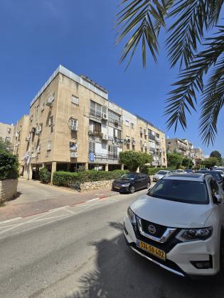 ארלוזורוב 76 (מרכז)