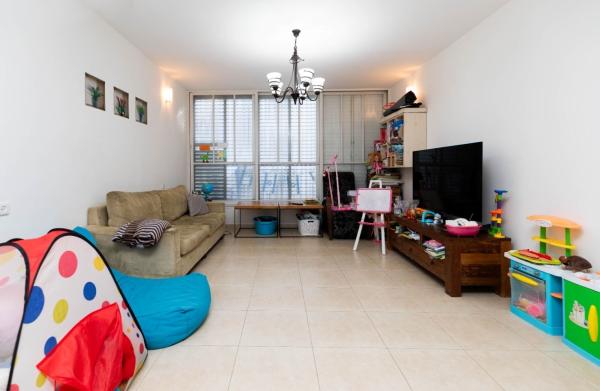 חבצלת השרון 19, פרחים;דגניה