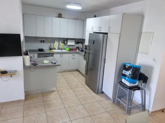 הגולן 4, קרית השרון