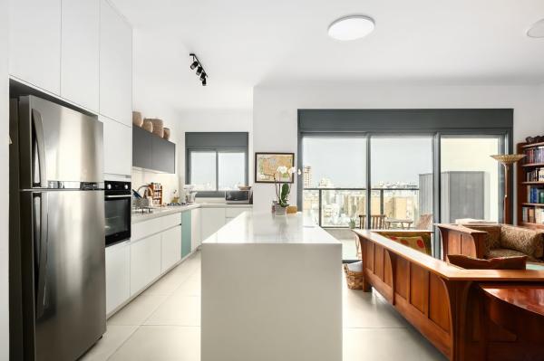 שלמה המלך 42, רצועת המלונות