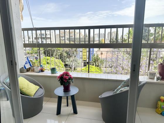 שדרות ביאליק 40, הדר