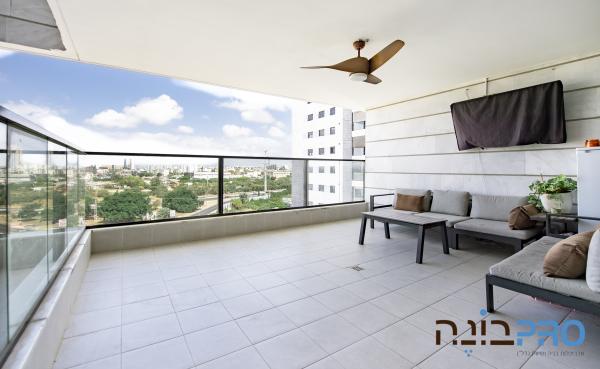 שולמית אלוני