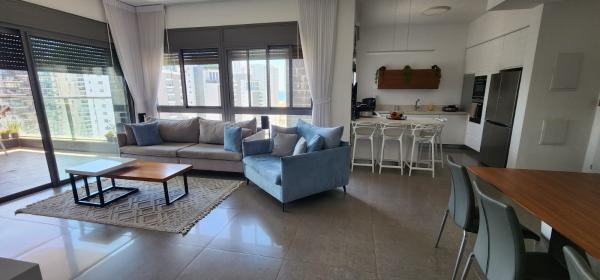 נתן יונתן 12, עיר ימים