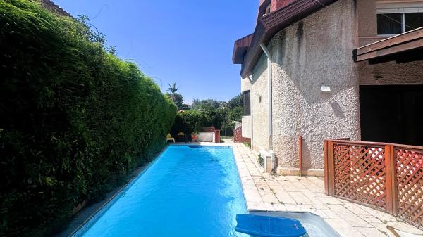 בשכונת הרצליה פיתוח