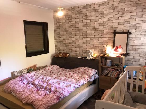 אורי צבי גרינברג 17, אזורי חן