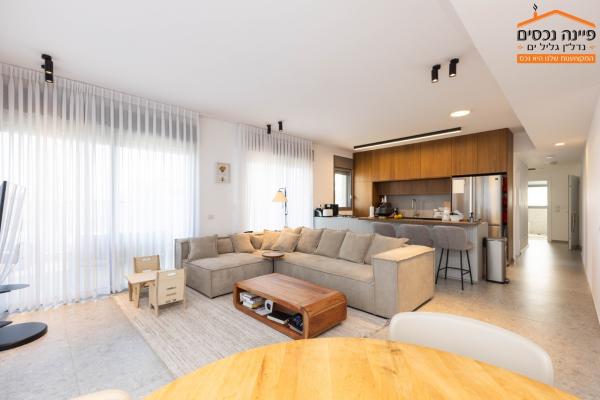 עובדיה יוסף 5, גליל ים החדשה