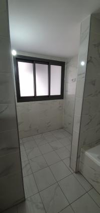 אהבת אדם 75, שרונה