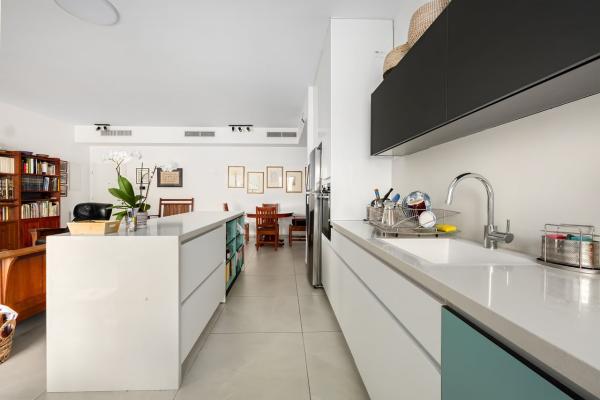 שלמה המלך 42, רצועת המלונות