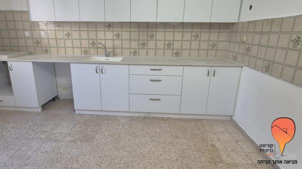 רש"י, שיכון מזרחי