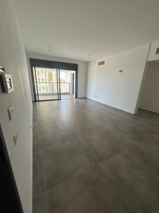 הפריגטה 12, רובע העסקים