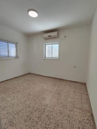 בשכונת השומר