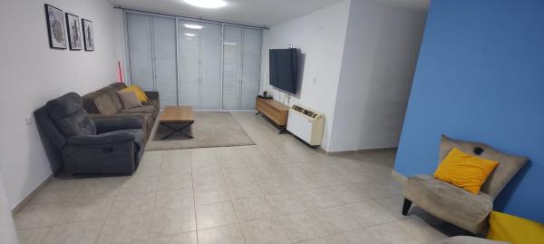 חלמונית 32, קרית ראשון