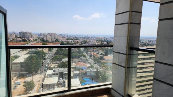 יחזקאל קזז 16, שיכון ממשלתי