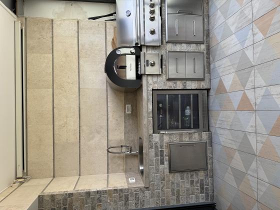 הגבים 2, האירוס