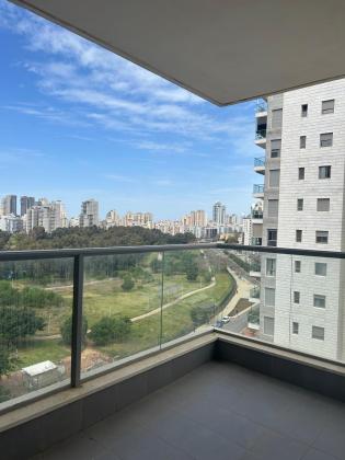 האגמים 13, אגמים