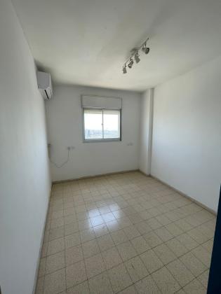 יד ושם, מרכז אזרחי