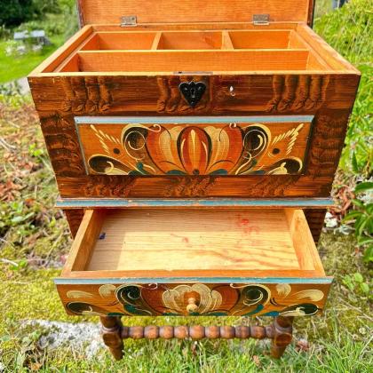 שידת תפירה וינטג' שוודית מדגם