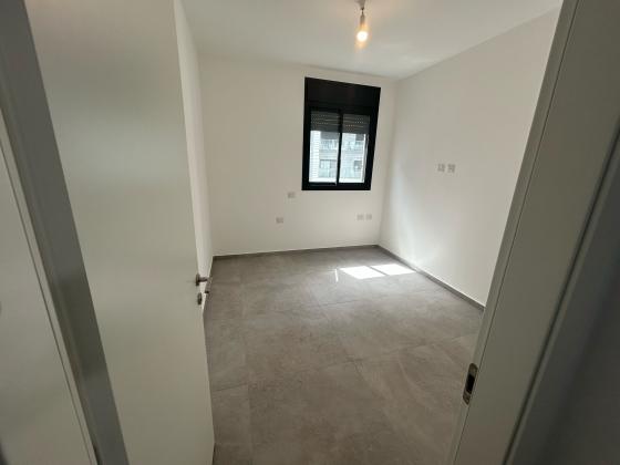 רועי קליין 5, קרית קריניצי