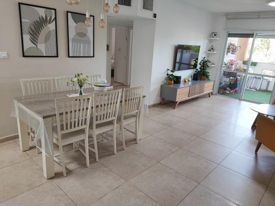 הר הצופים 29, רחובות ההולנדית